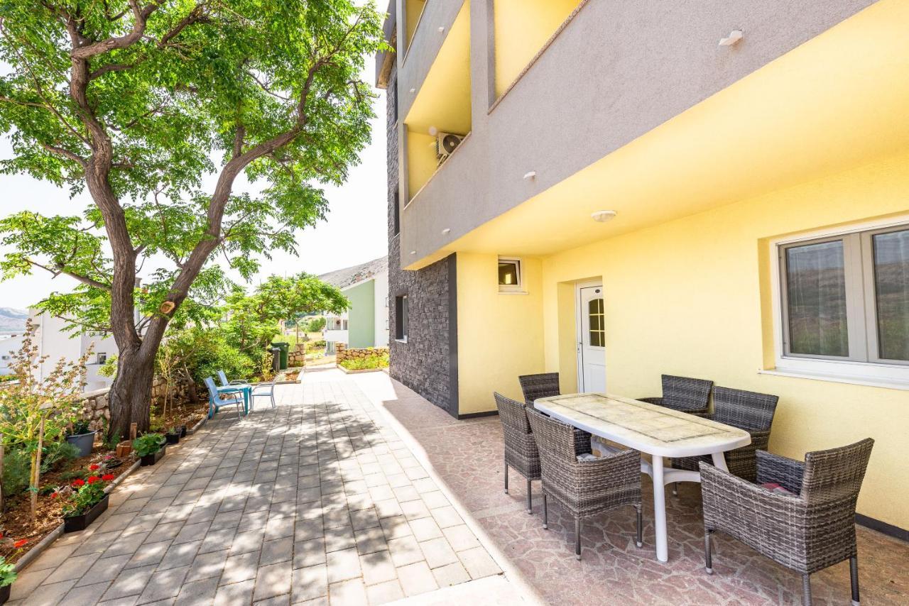 Apartments Lili Pag Town Bagian luar foto