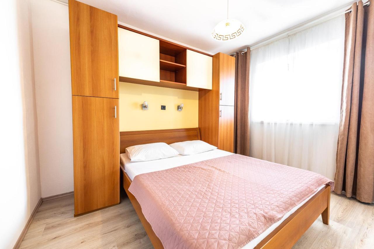 Apartments Lili Pag Town Bagian luar foto