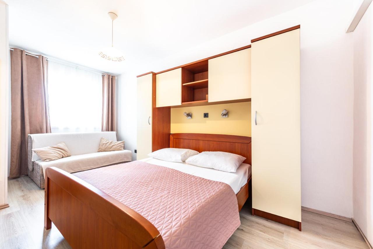 Apartments Lili Pag Town Bagian luar foto